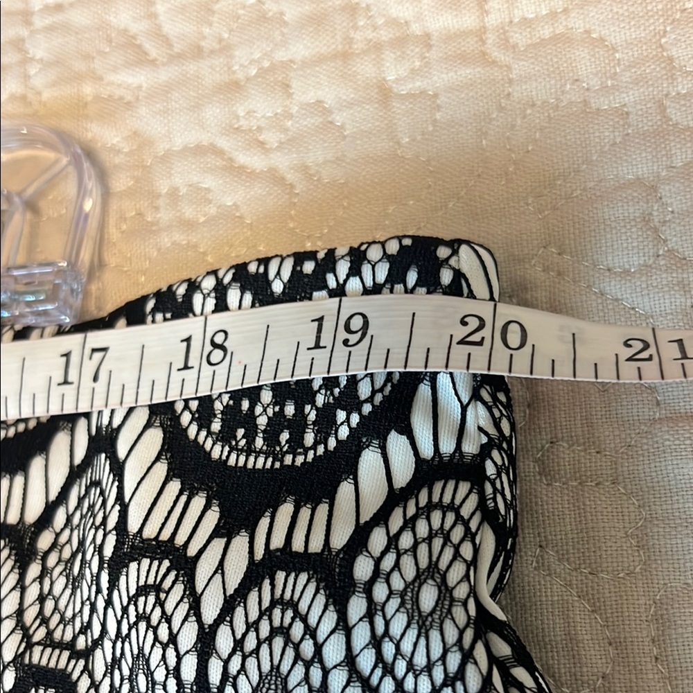 Torrid Women’s Size 2 Black and White High-Low A-Line Lace Skirt - Picture 7 of 8